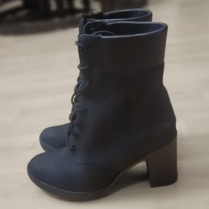 Ladies black timberlands size 7